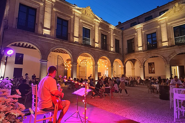 concierto celebrado para un evento corporativo celebrado en el patio de el palacio de segovia | El Palacio de Segovia